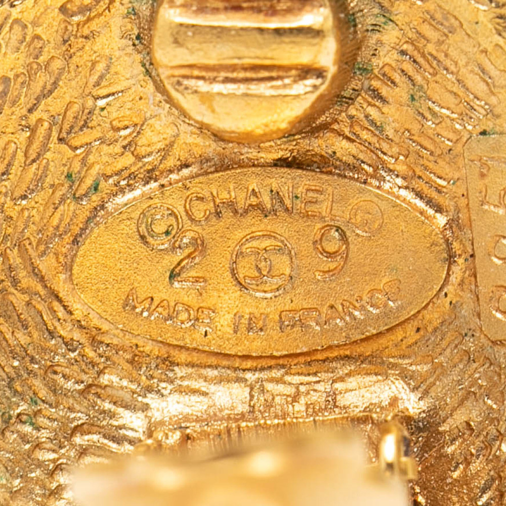 Pre-Loved Chanel CC Gold Plated Round Clip on Earrings - Picture 3 of 3